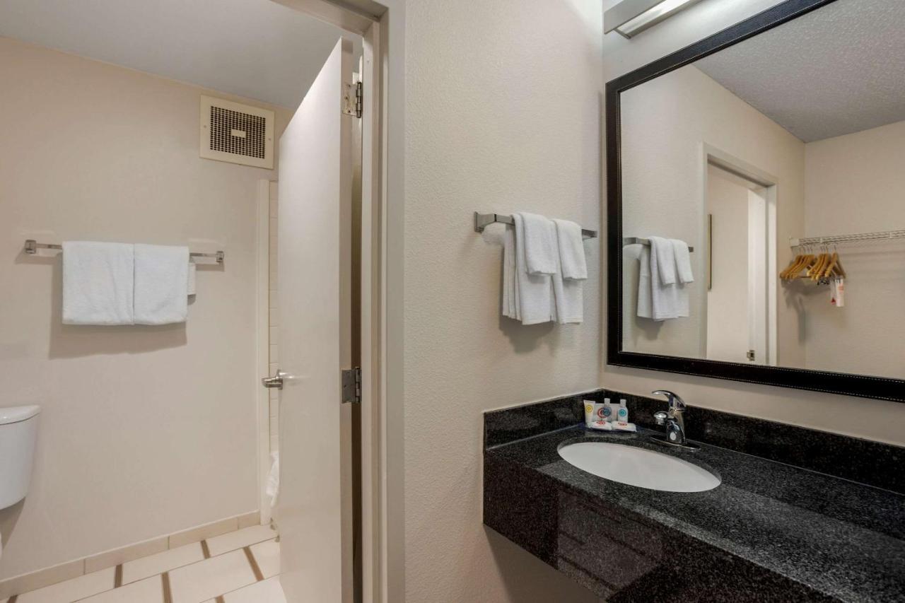 Comfort Inn & Suites Mt Laurel-Philadelphia Mount Laurel Zewnętrze zdjęcie